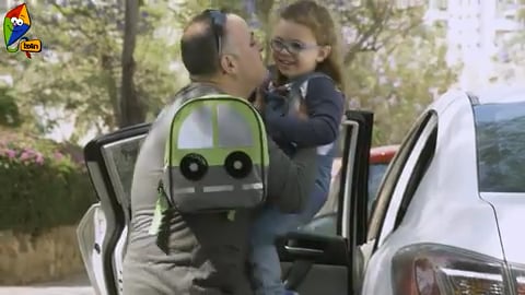 ידיים מחבקות
